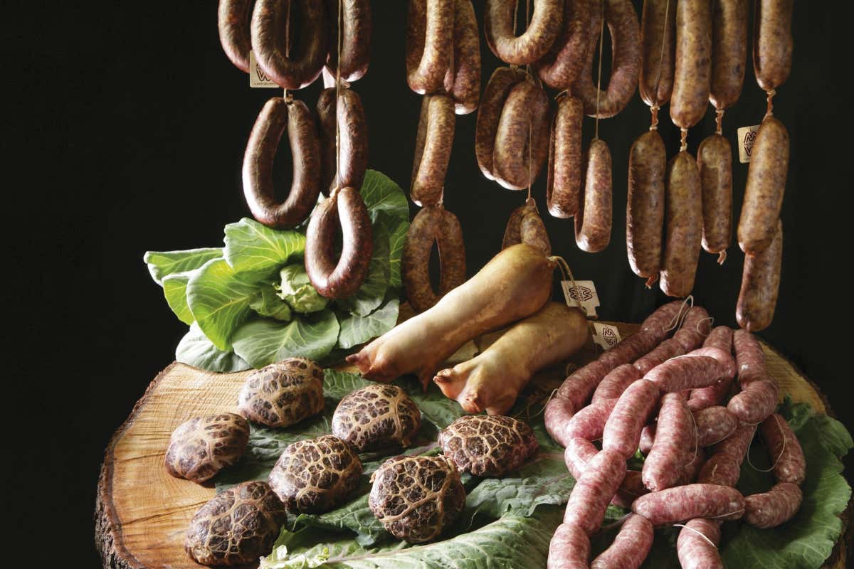 Fums, profums, salums: a Sutrio la festa del gusto con protagonista il maiale